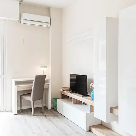 Apartment Lovely With Private Parking In *