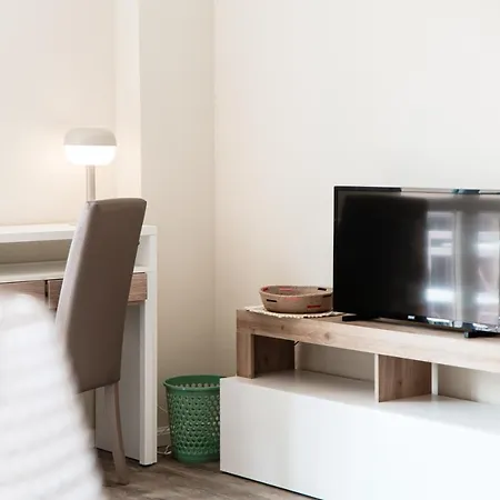 Lovely With Private Parking In Apartamento