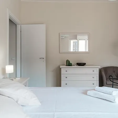Lovely With Private Parking In Apartamento Como